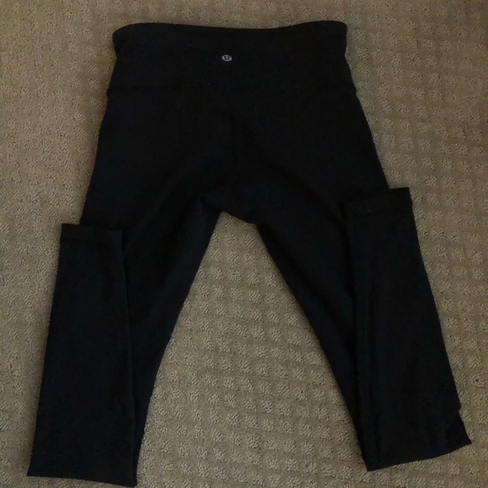 Lululemon black wunder unders size 6
